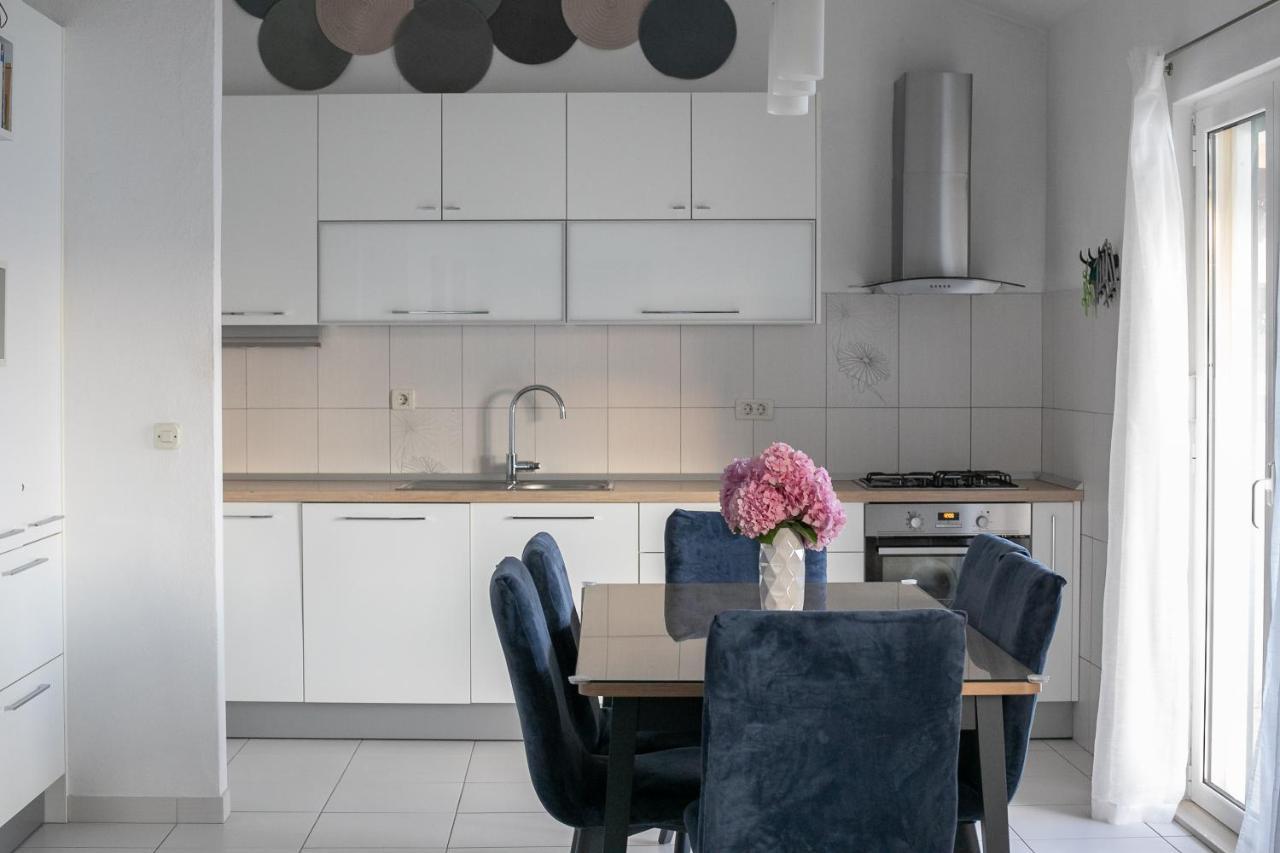 Apartment By The Sea Подгора Экстерьер фото